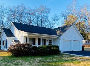 203 Woodbury Dr, Greenwood, SC 29646