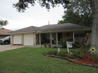 437 Munson Ct, Angleton, TX 77515