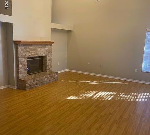 5th image of 881 Brookstone Dr