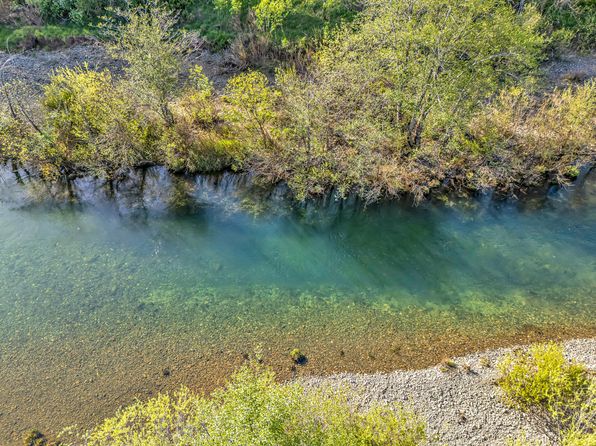100 Burch Dr, Cave Junction, OR 97523