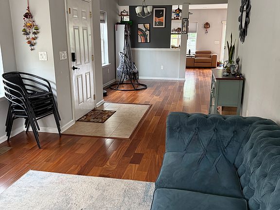 3rd image of 19 Campbell St