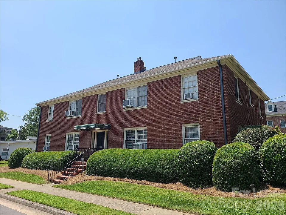 523 Willoughby St #1