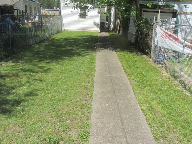 2014 W Main St #1F — Photo 2