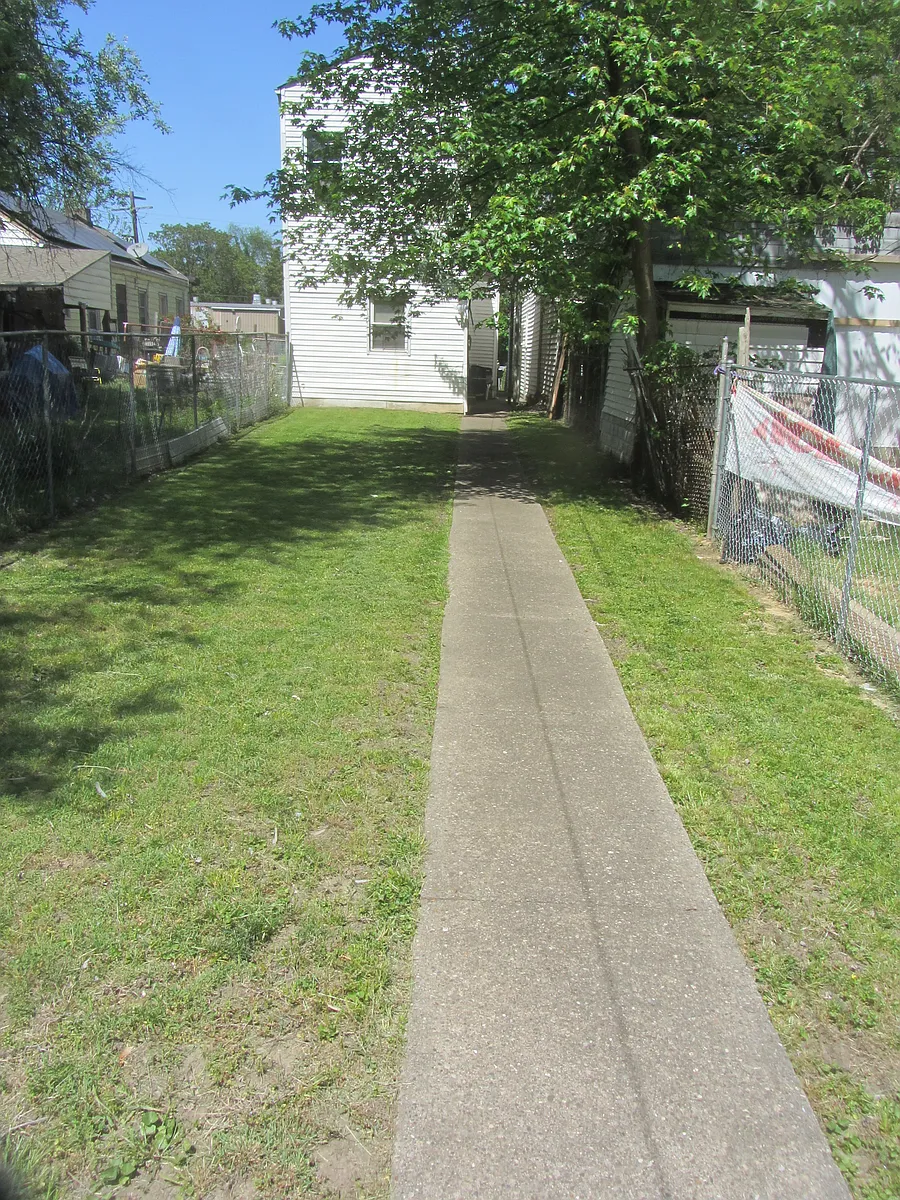 Building Photo - 2014 W Main St #1F