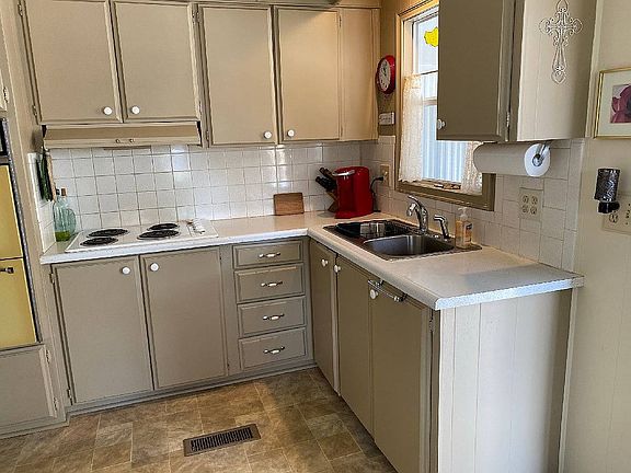 3rd image of 135 Lakeview Dr #663
