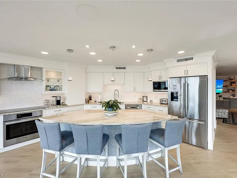 4041 Gulf Shore Blvd SW #902 — Photo 8