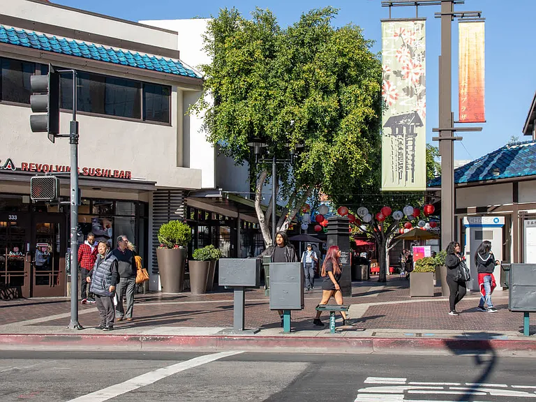 7 Minute Walk to the Japanese Village Plaza.