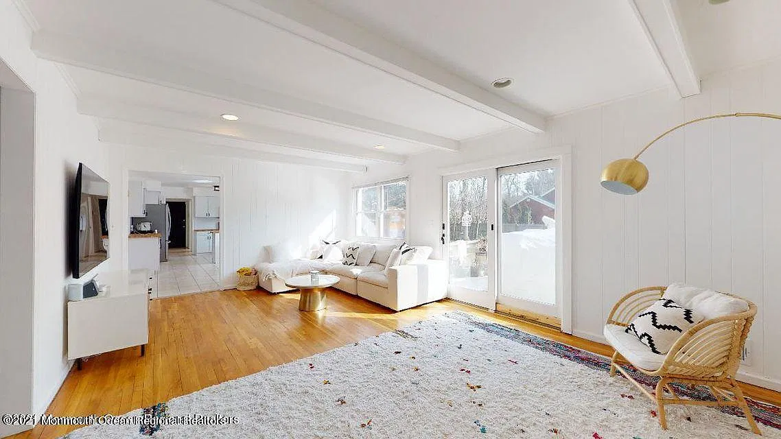 6 bed, 4.5 bath, 2961 sqft, $4,250 — Photo 4