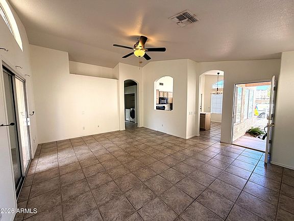 4th image of 333 W Bruce Avenue
