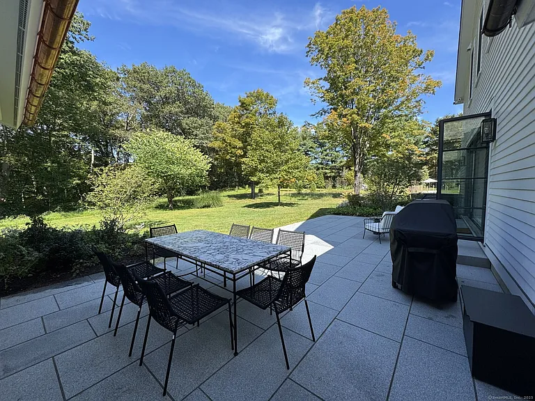 24 Old Roxbury Rd — Photo 34