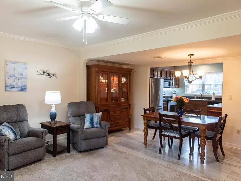 609 Cambridge Ct — Photo 11