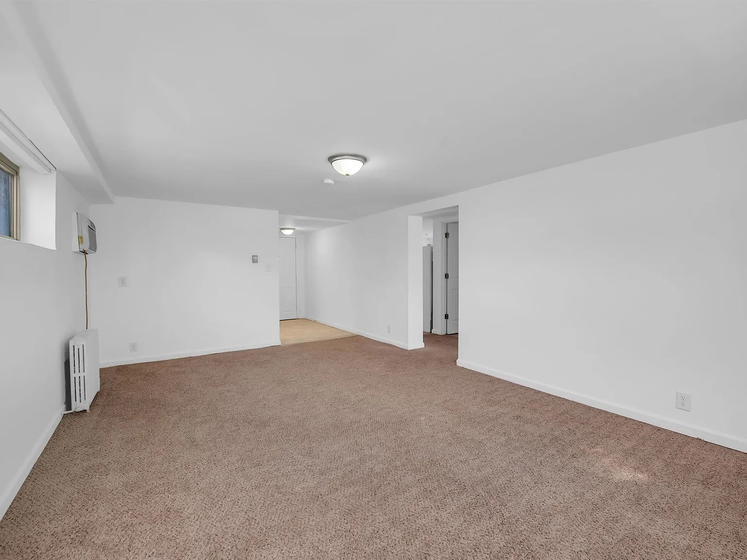 1 bed, 1.0 bath, 700 sqft, $900 — Photo 1