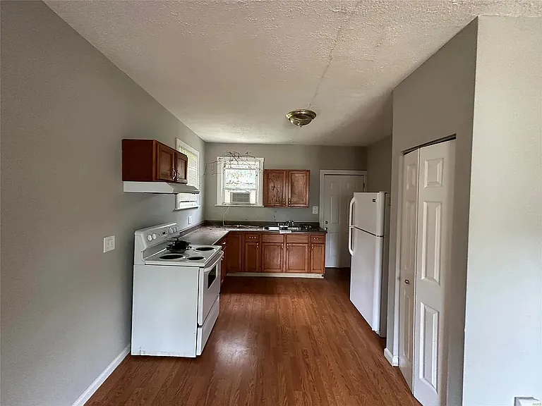 8914 Ramona Ave — Photo 3