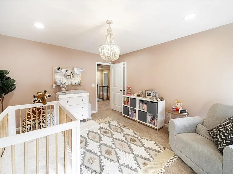 7740 Stratford Ln — Photo 16