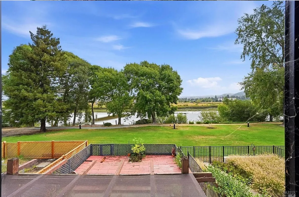 3 bed, 2.5 bath, $3,500 — Photo 2
