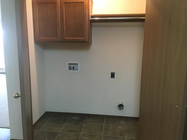 904 Trenton Dr — Photo 10