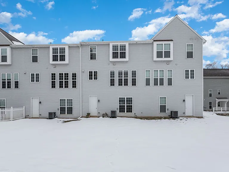 542 Rayburn Ct — Photo 4