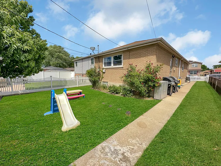 12716 S Saginaw Ave — Photo 21