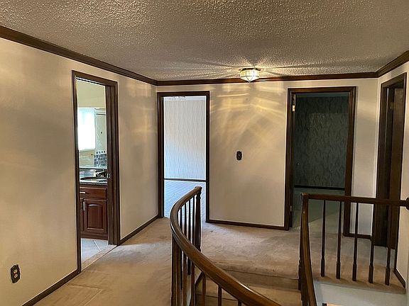 2nd image of 5318 Woodview Dr