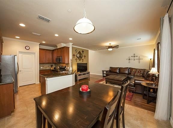 5th image of 429 Metropolitan Dr