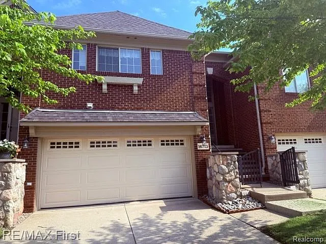 16713 Kensington Dr — Photo 3