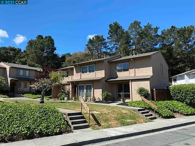 2 bed, 1.5 bath, 1018 sqft, $2,895 — Photo 1