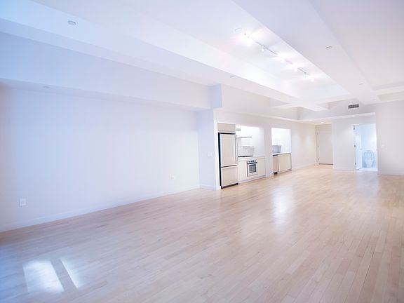 4th image of 15 Broad St APT 1228