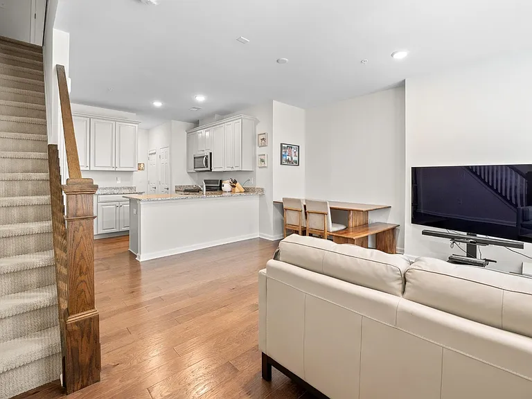 11 Leahy Dr — Photo 5