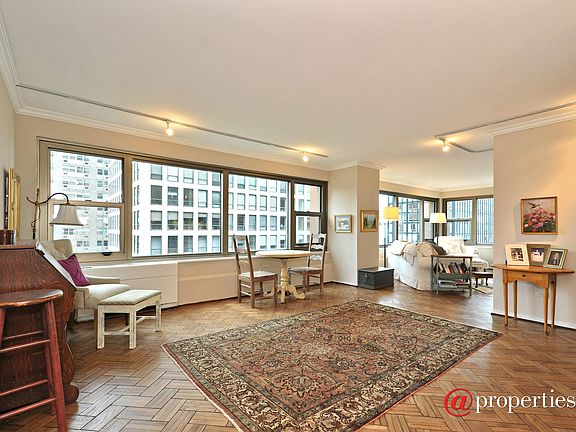 Living Room / Dining Room