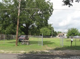 308 S Commercial Dr, Devine, TX 78016