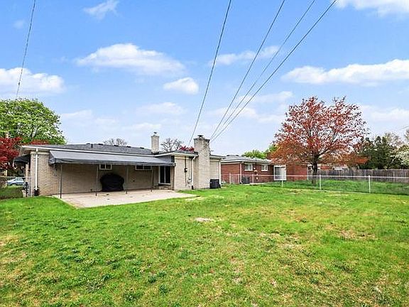2nd image of 27548 Bonnie Dr #1