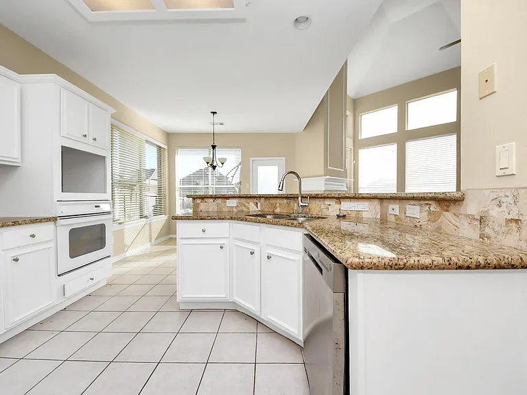 323 N Esplanade Ln — Photo 16