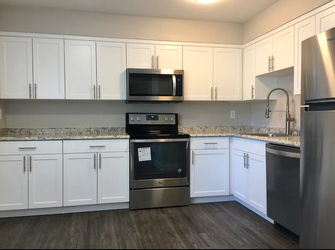 2 bed, 900 sqft, $1,550 — Photo 1