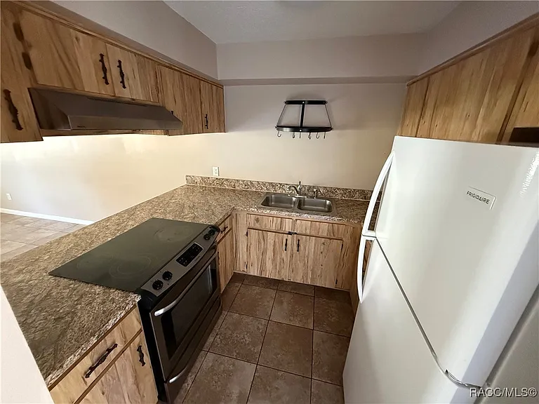 412 Tompkins St #2 — Photo 6