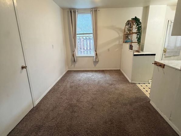402 W Mercury St #1/2