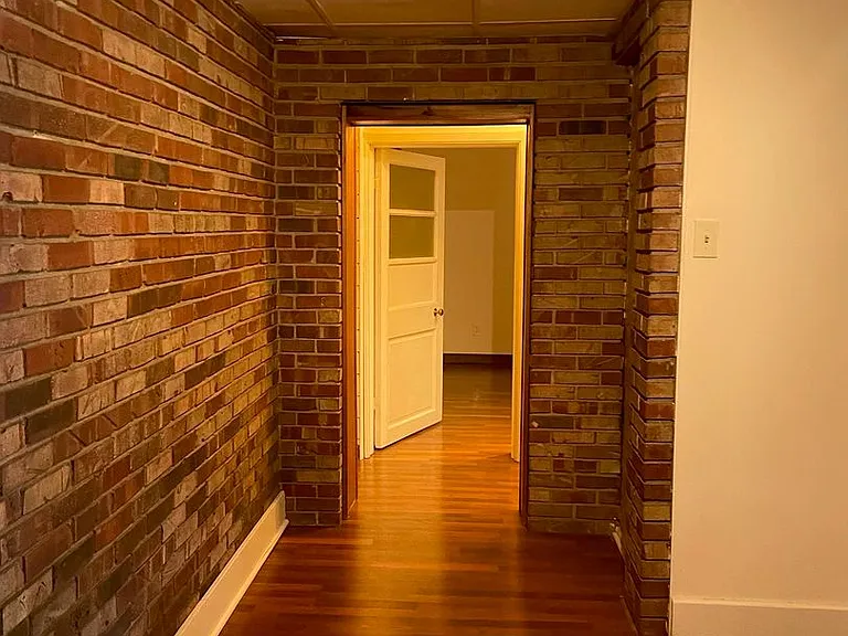 547 W Main St — Photo 32