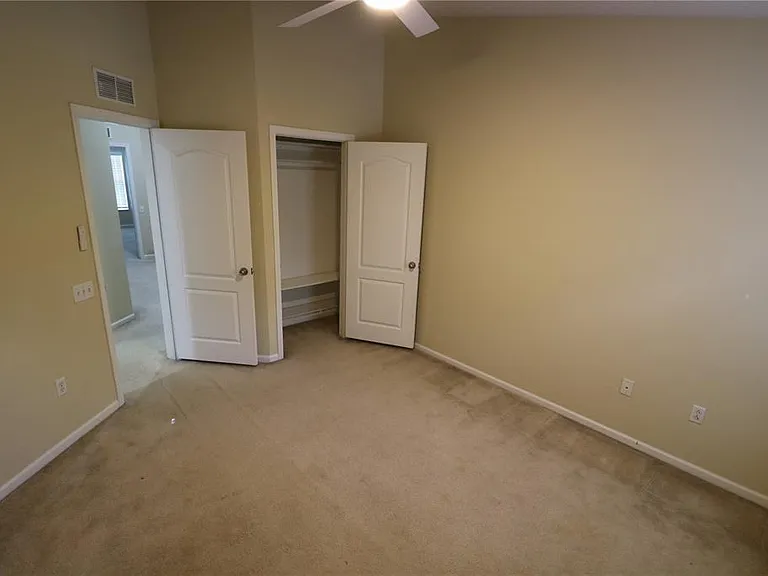 4866 Pond Ridge Dr — Photo 33