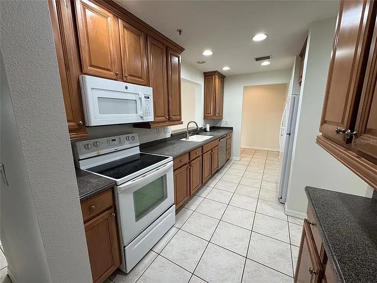 4037 Overture Cir #4037 — Photo 7
