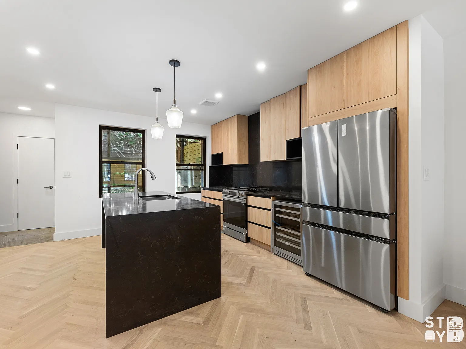 155 Monroe Street — Photo 4