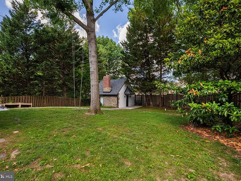1623 Jonquil St NW — Photo 52