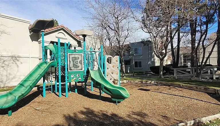 W Avenue K12 — Photo 10