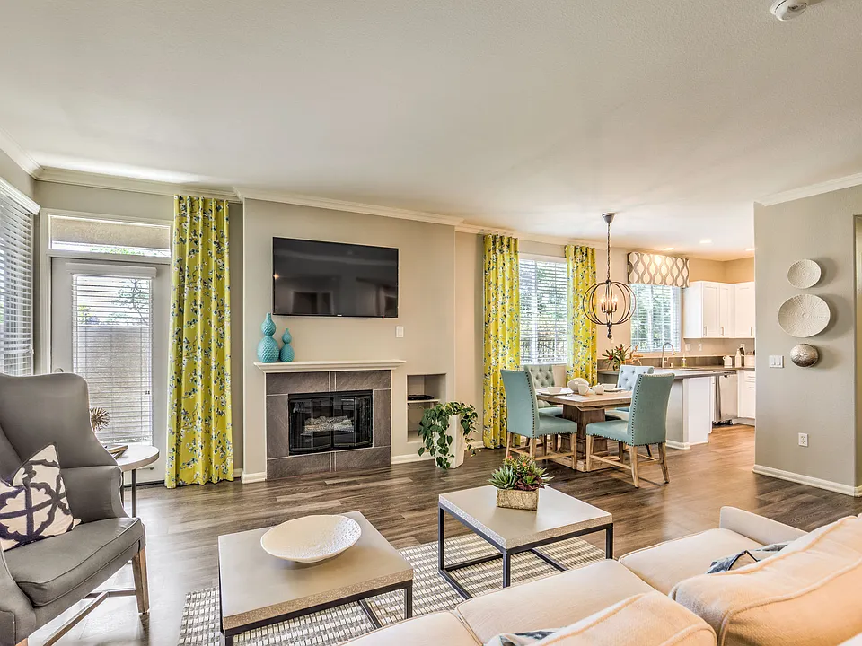Signature Point apartments community photo