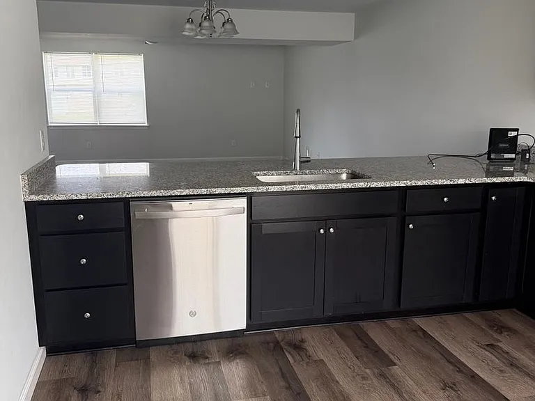 138 Delano Dr — Photo 3