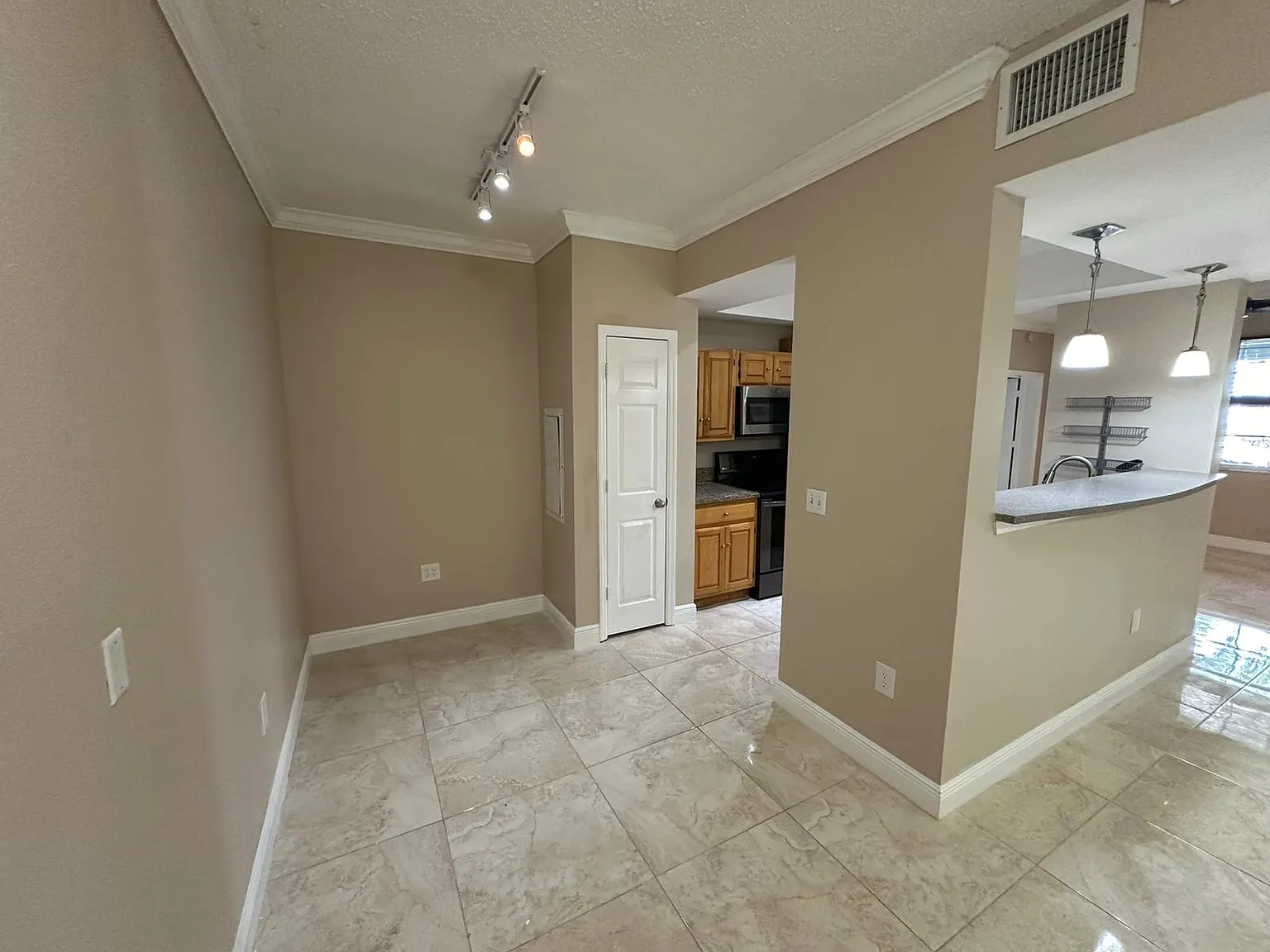 2 bed, 1240 sqft, $2,599 — Photo 2