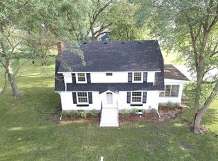 650 E McKinley St, Hinckley, IL 60520