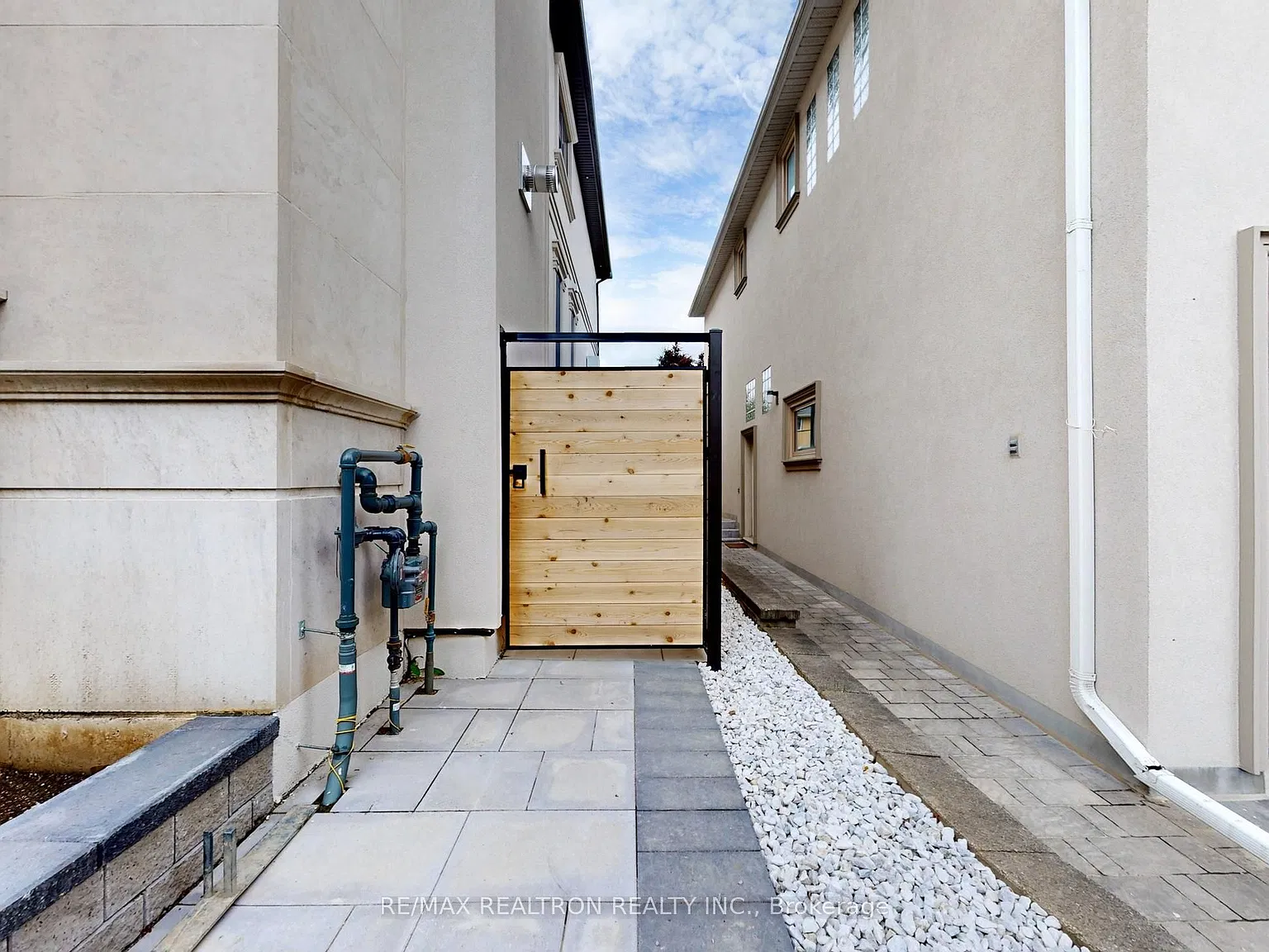 2 bed, $3,200 — Photo 2