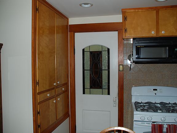 5th image of 8 N Main St