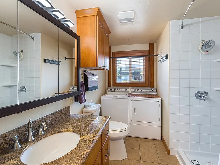 218 W Bell St #A — Photo 7