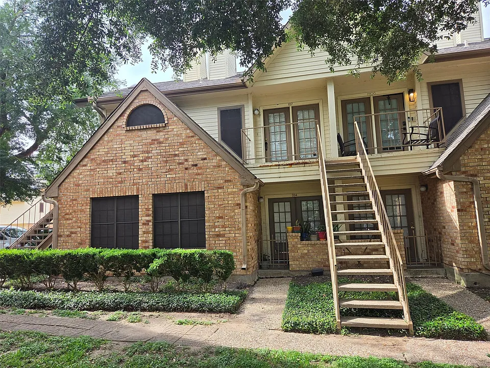 2425 Holly Hall St #107