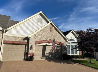 747 Stonebluff Ct, Chesterfield, MO 63005